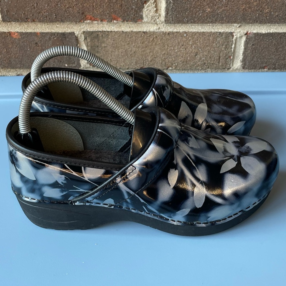 Women's Dansko XP 2.0 Shadow Floral Patent Clogs